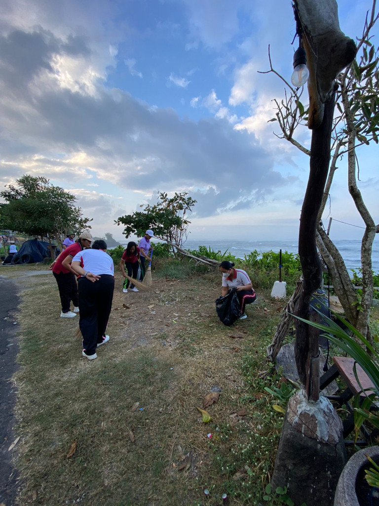 PELAKSANAAN KEGIATAN BULAN BHAKTI GOTONG ROYONG DI DESA WISATA CEMAGI